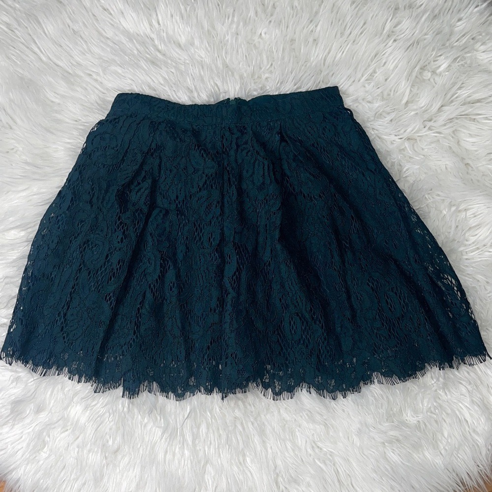 Forever 21 lace ruffle mini‎ Skirt - Picture 4 of 4